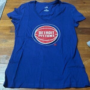 Detroit Pistons Ladies’ T Shirt NWOT Size Large